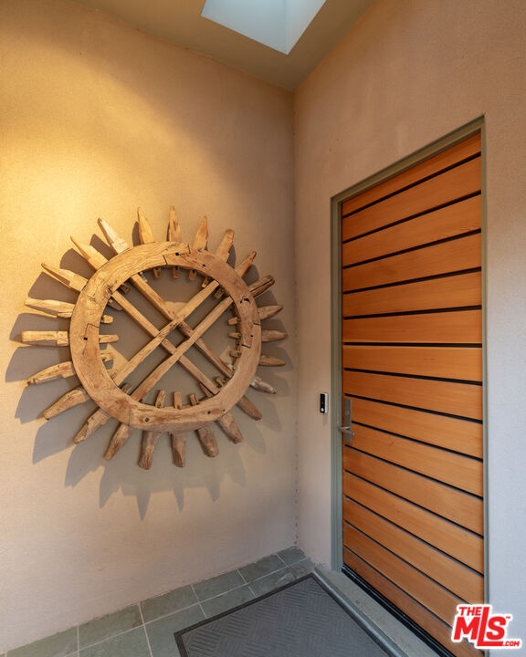 816 N La Jolla Ave
