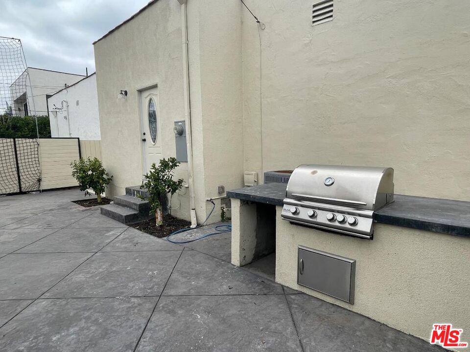 422 S Clark Dr