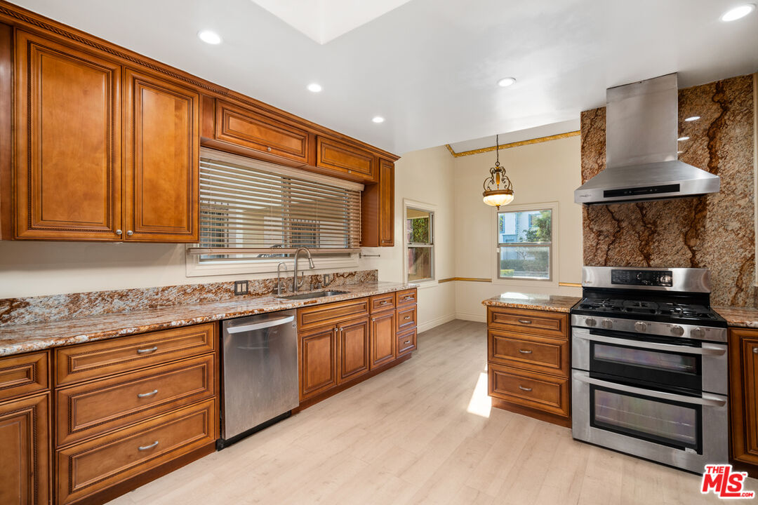 422 S Clark Dr
