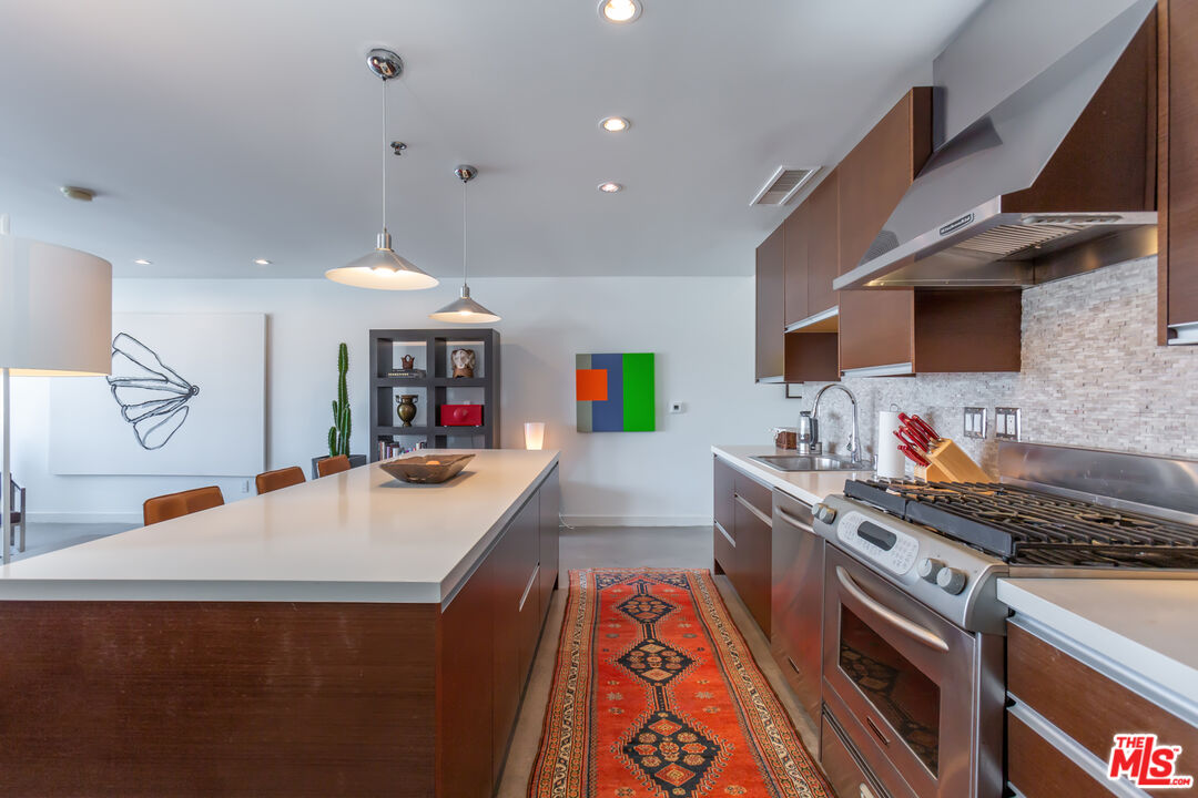 615 Hampton Dr Unit: A304