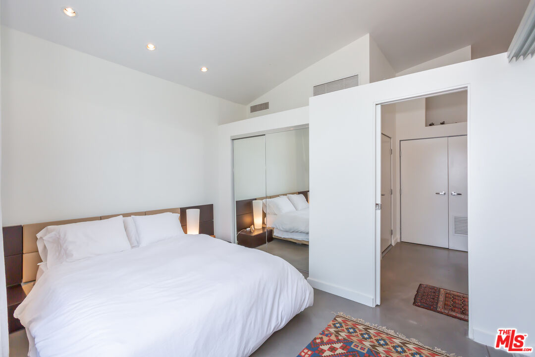 615 Hampton Dr Unit: A304