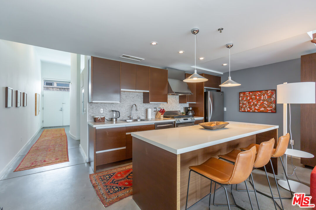 615 Hampton Dr Unit: A304