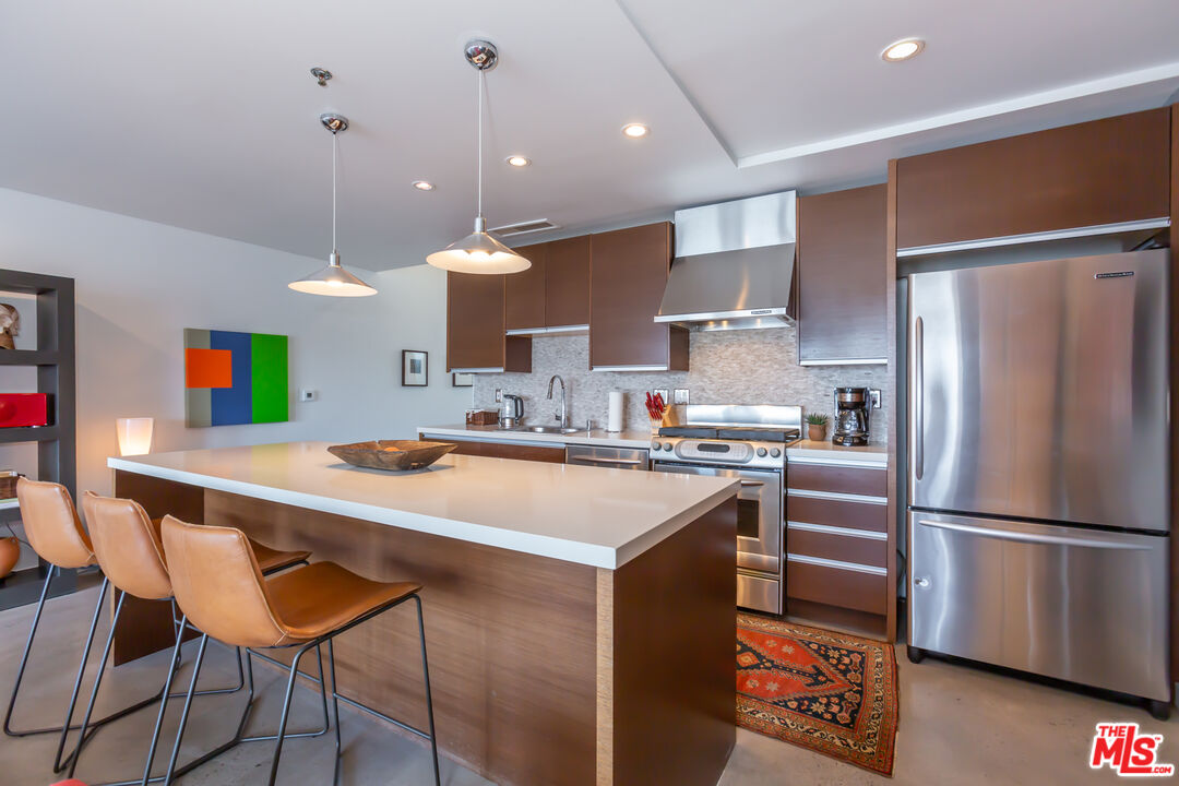 615 Hampton Dr Unit: A304