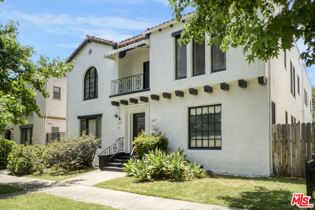 351 N Orange Grove Ave