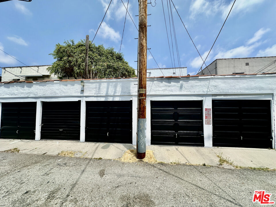 351 N Orange Grove Ave