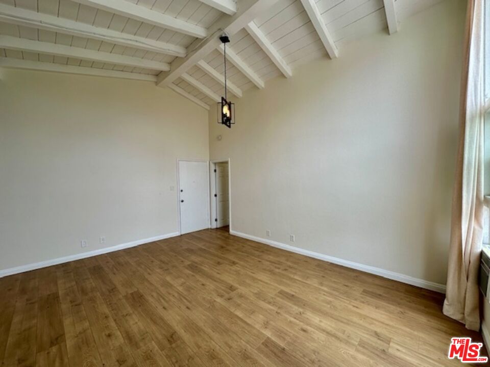 1114 S Sherbourne Dr Unit: 4