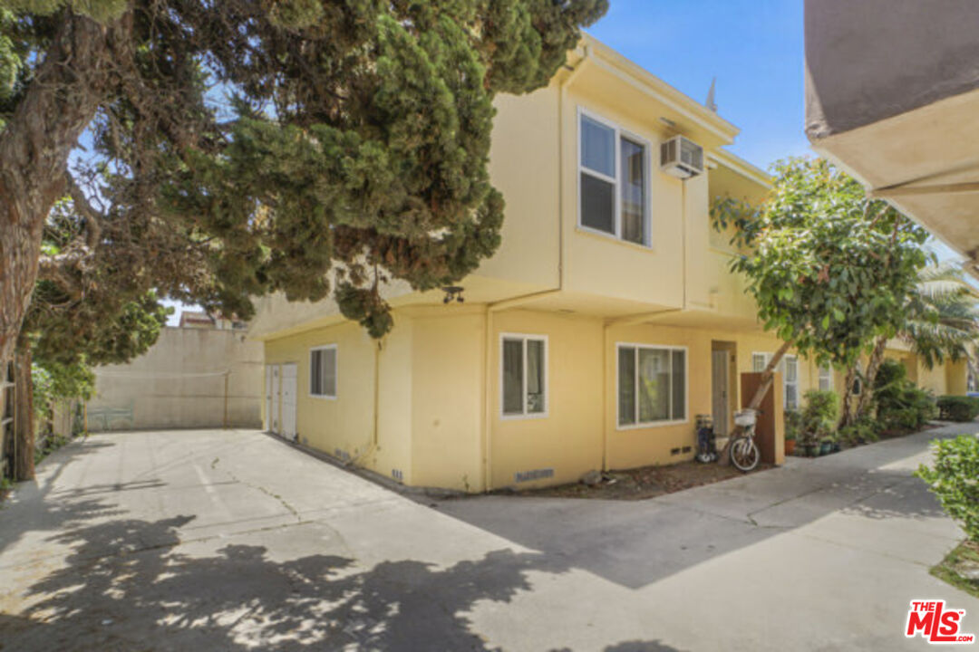 1114 S Sherbourne Dr Unit: 4