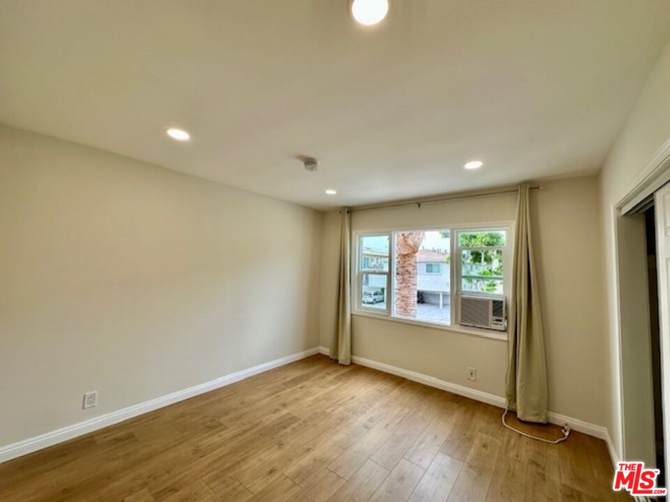 1114 S Sherbourne Dr Unit: 4