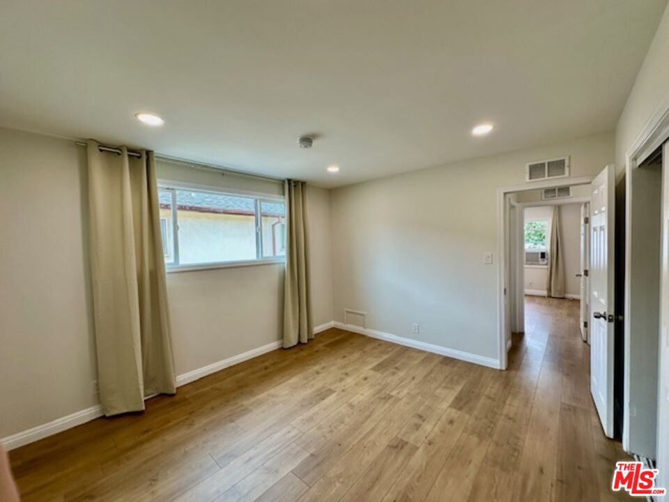1114 S Sherbourne Dr Unit: 4