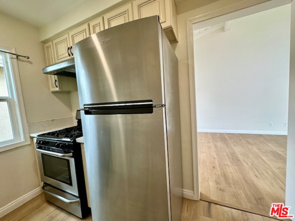 1114 S Sherbourne Dr Unit: 4