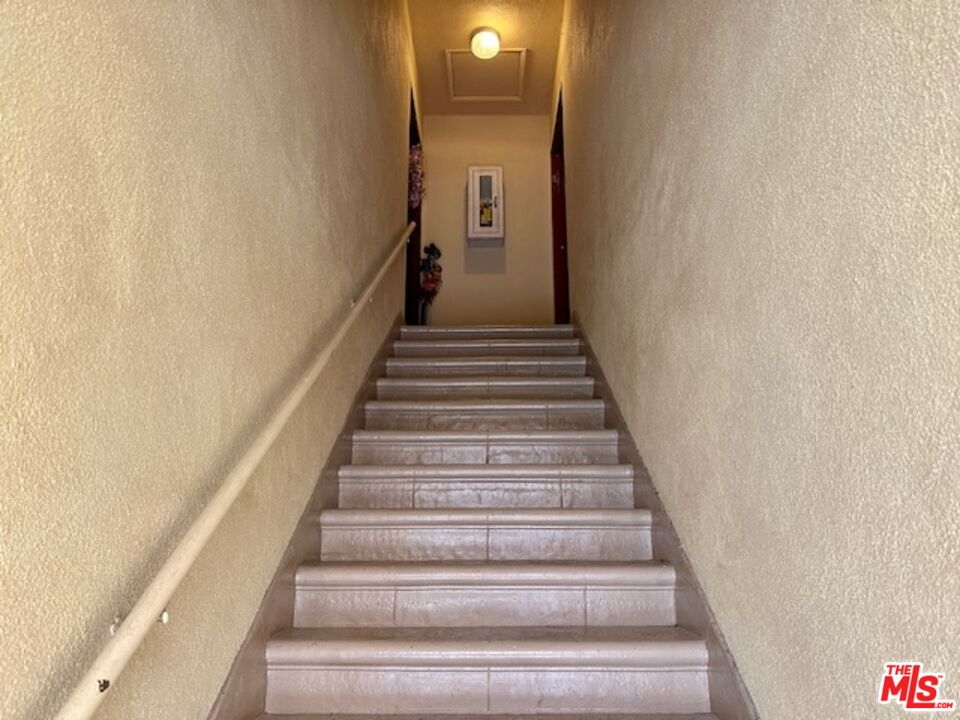 1114 S Sherbourne Dr Unit: 4
