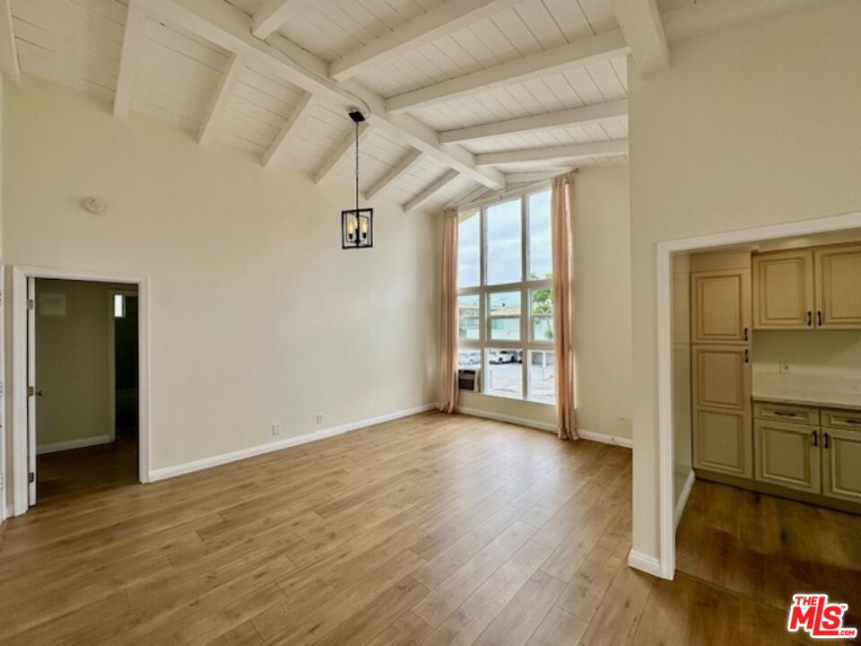1114 S Sherbourne Dr Unit: 4