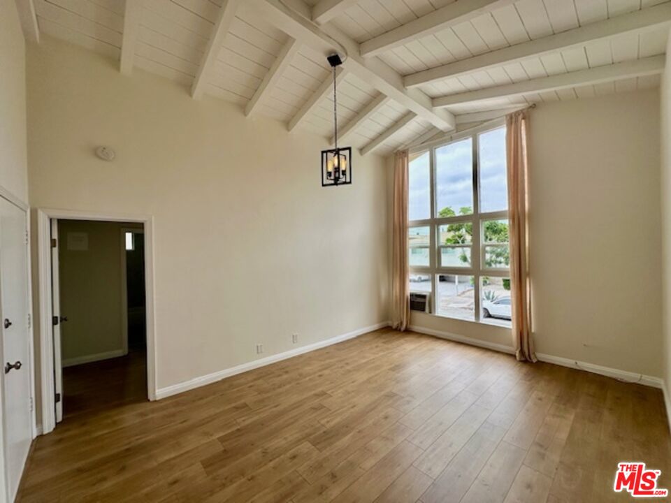 1114 S Sherbourne Dr Unit: 4