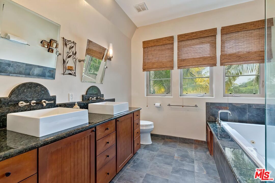 2700 Midvale Ave