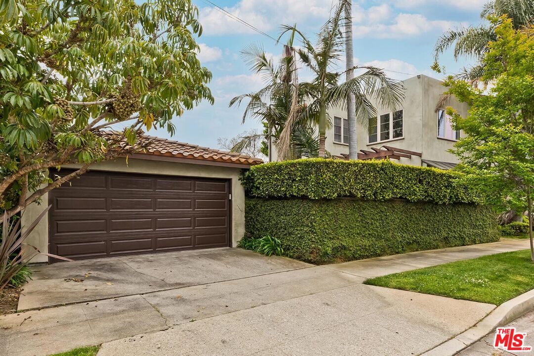 2700 Midvale Ave
