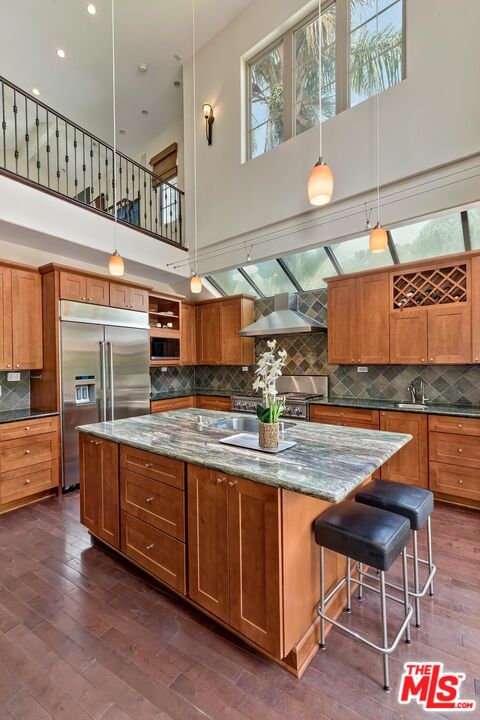 2700 Midvale Ave