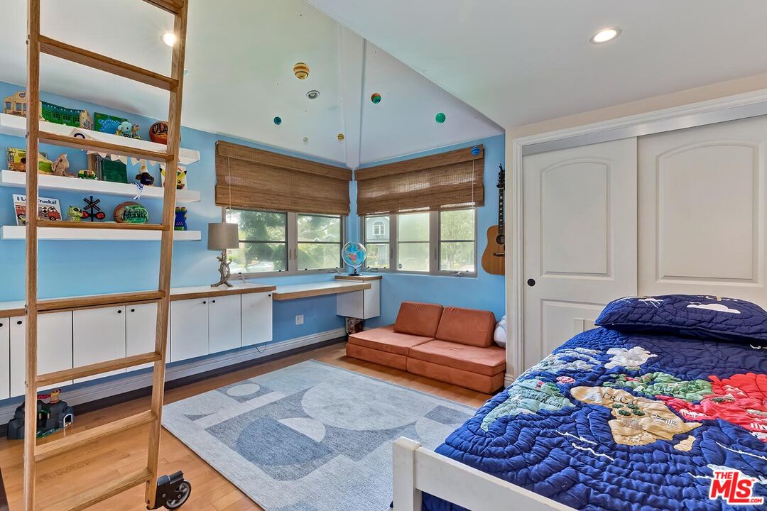 2700 Midvale Ave