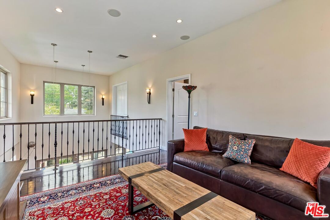 2700 Midvale Ave