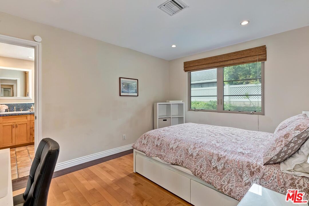 2700 Midvale Ave