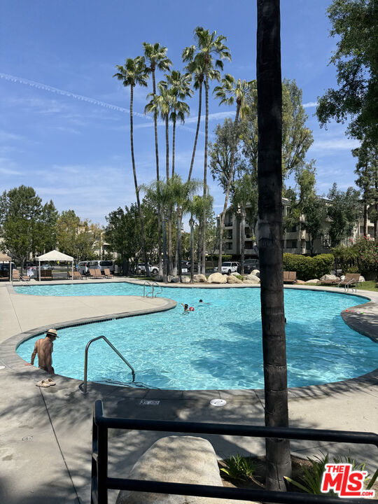 5550 Owensmouth Ave Unit: 318