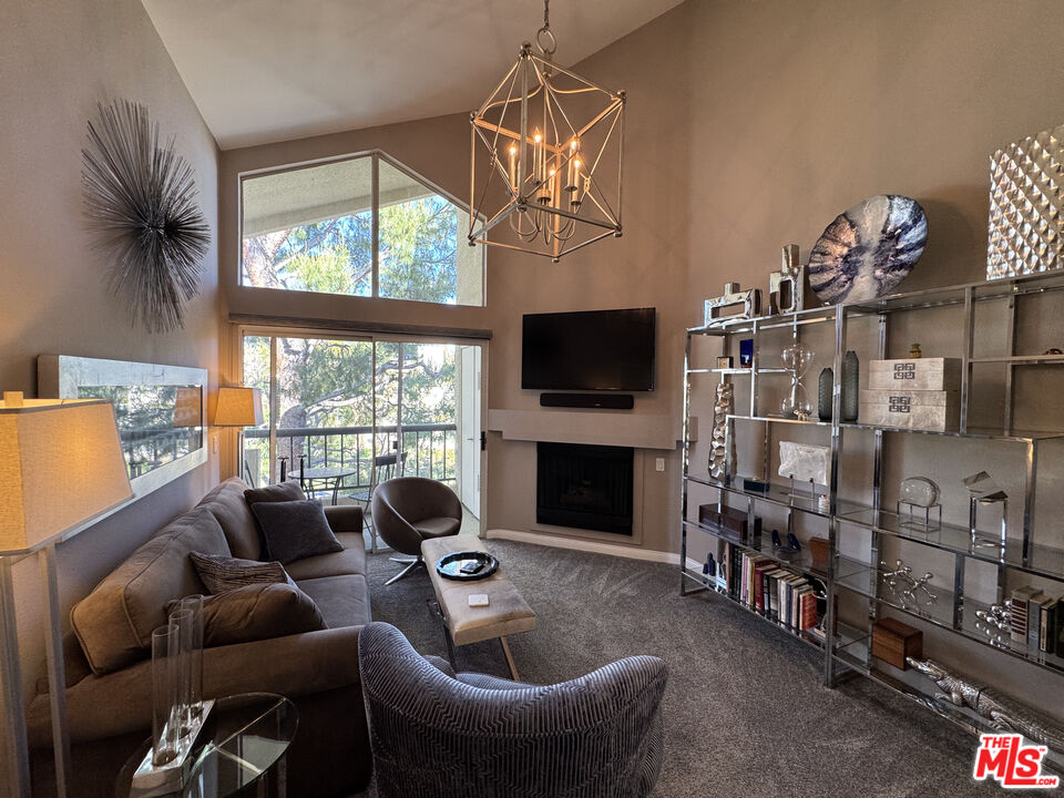 5550 Owensmouth Ave Unit: 318