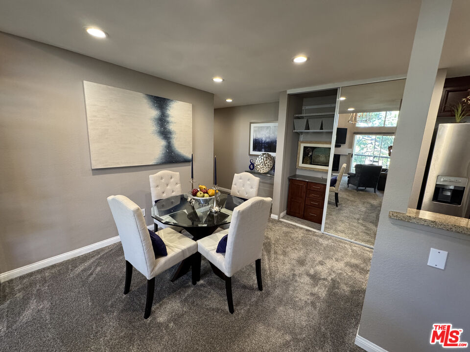 5550 Owensmouth Ave Unit: 318