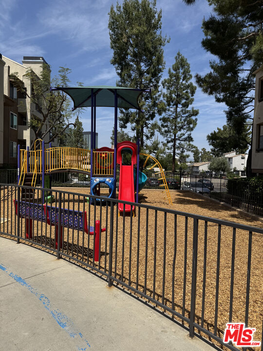 5550 Owensmouth Ave Unit: 318