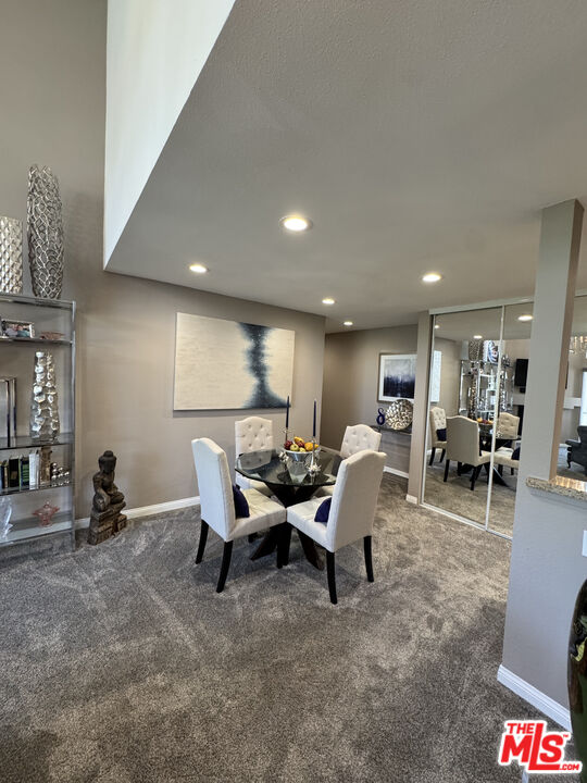 5550 Owensmouth Ave Unit: 318