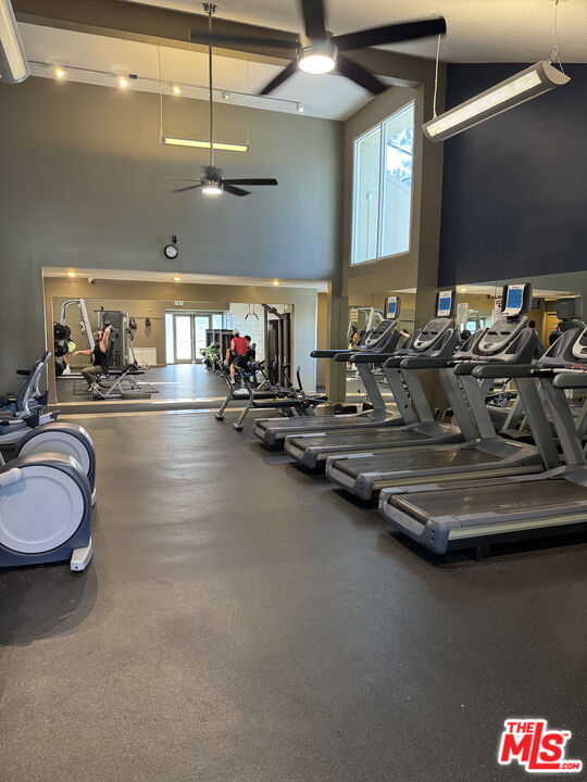 5550 Owensmouth Ave Unit: 318