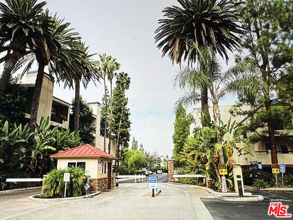 5550 Owensmouth Ave Unit: 318