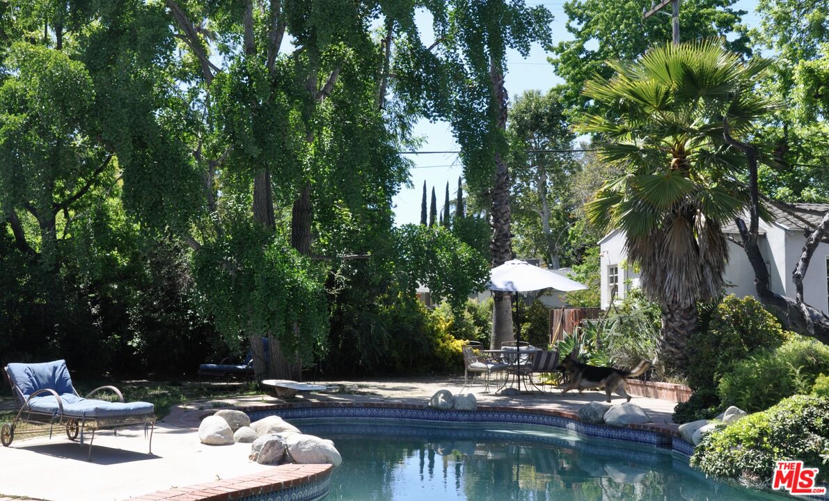 12222 Califa St