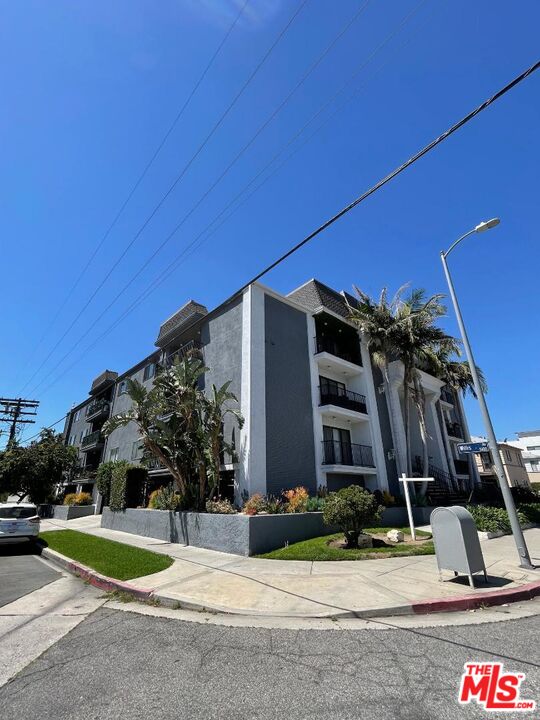 14804 Magnolia Blvd Unit: #12