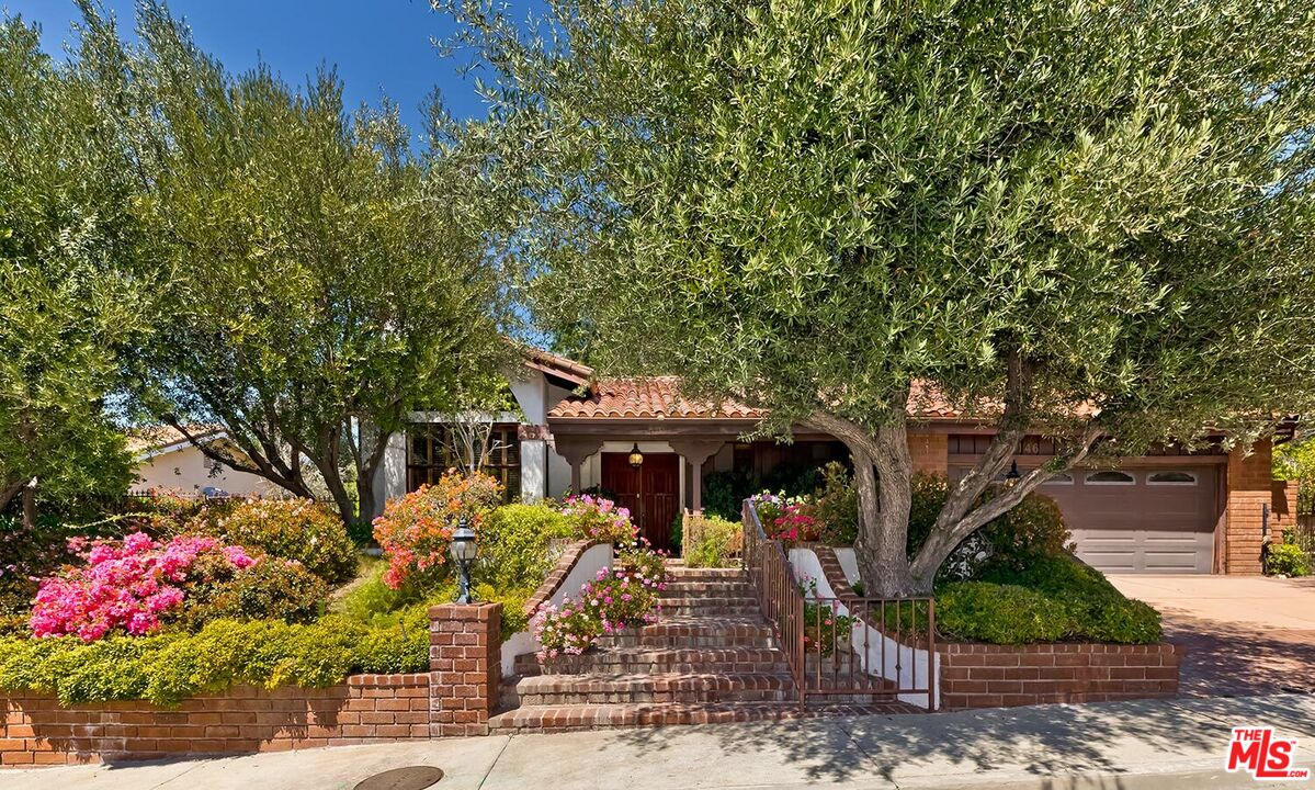 3146 Hutton Dr