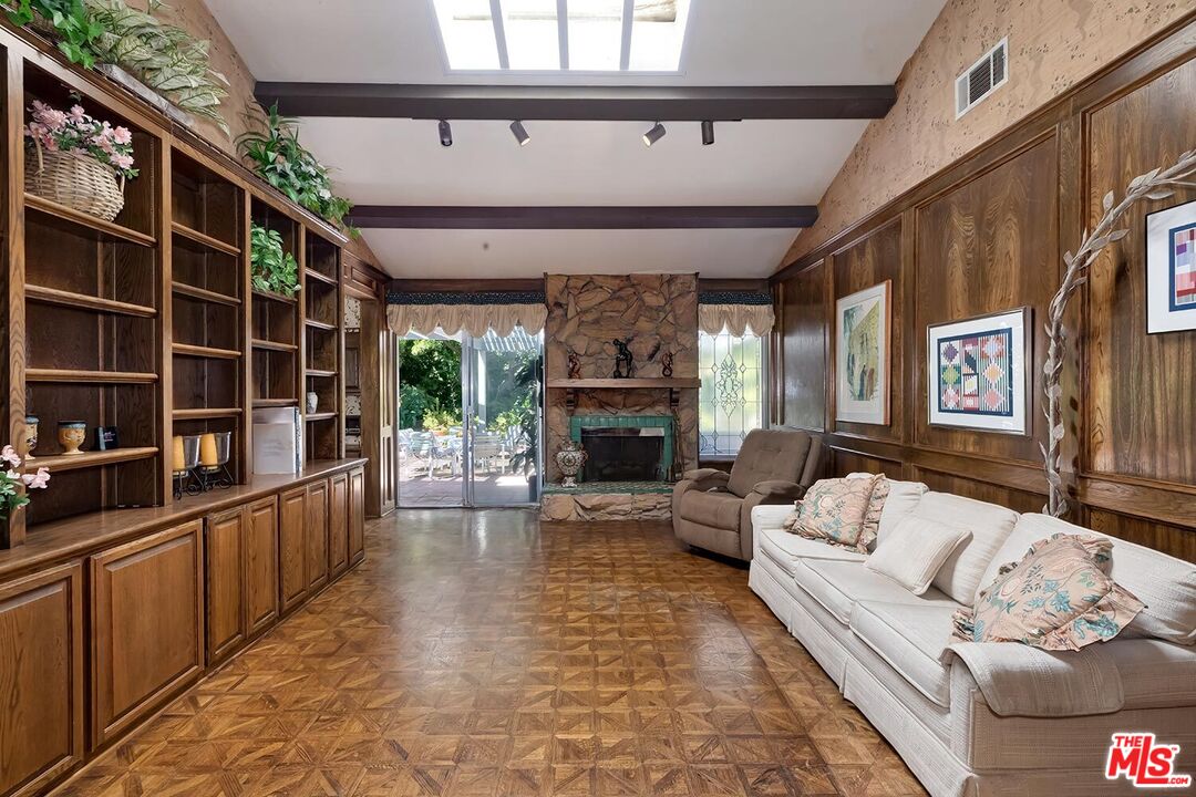 3146 Hutton Dr