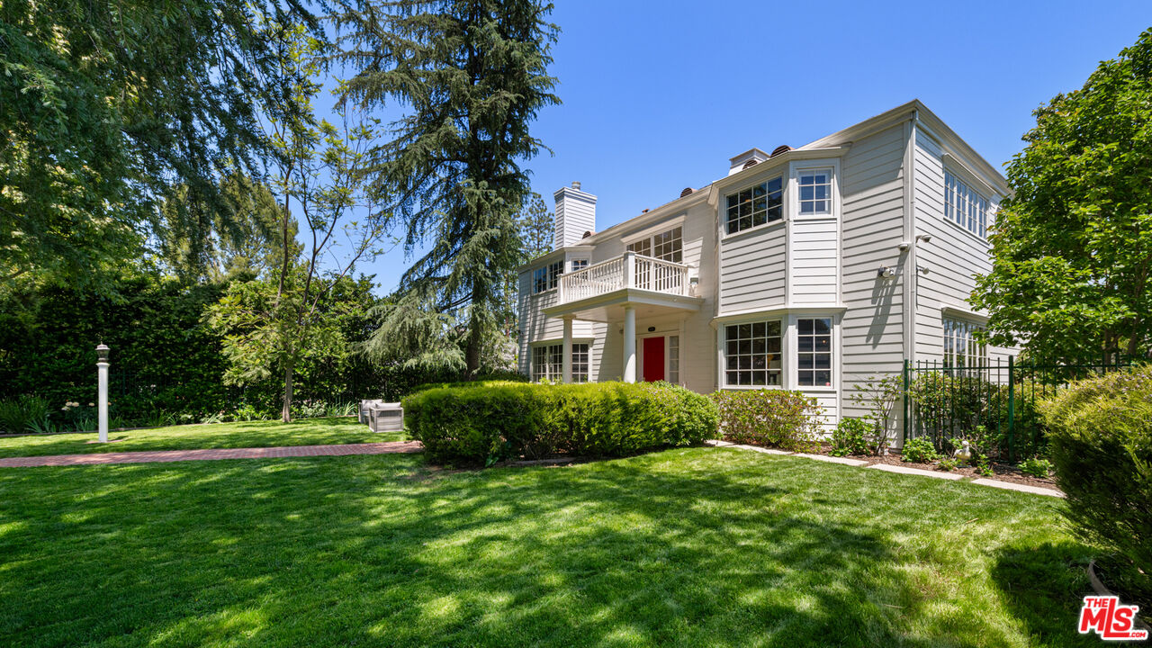 5404 Topeka Dr