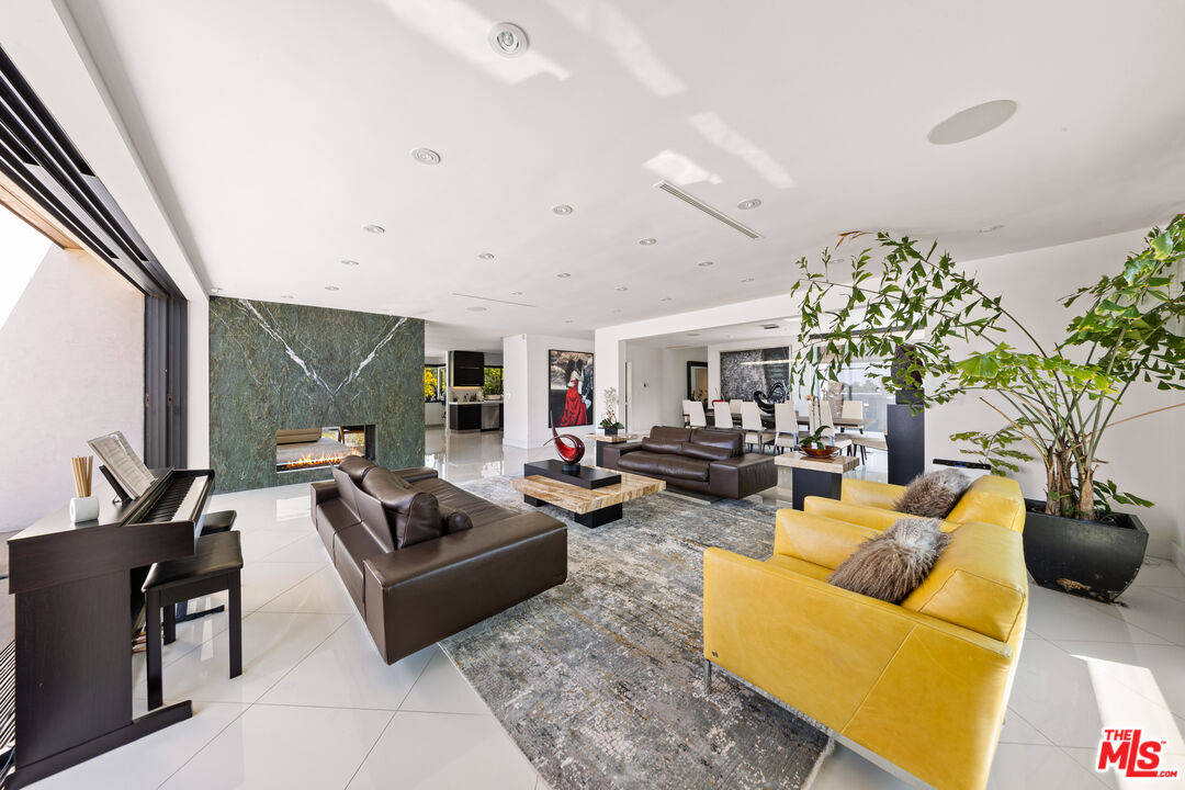 3144 Corda Dr