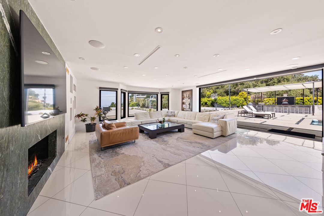 3144 Corda Dr