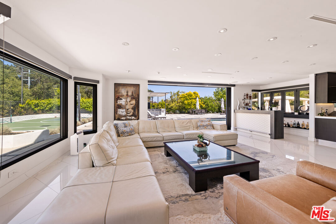 3144 Corda Dr