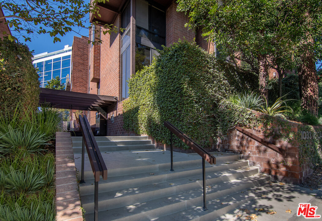 1033 Carol Dr Unit: T13