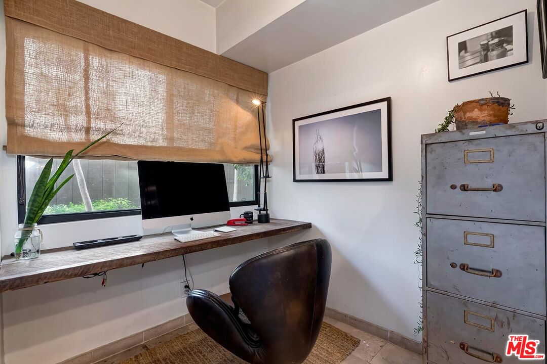1133 N Clark St Unit: 103