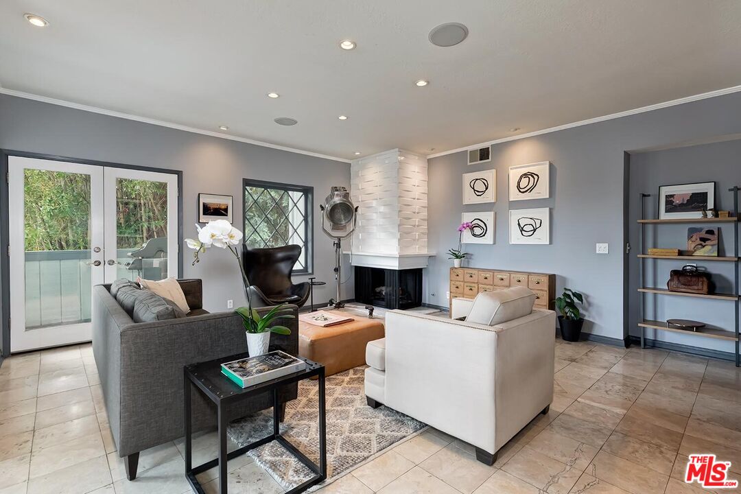 1133 N Clark St Unit: 103