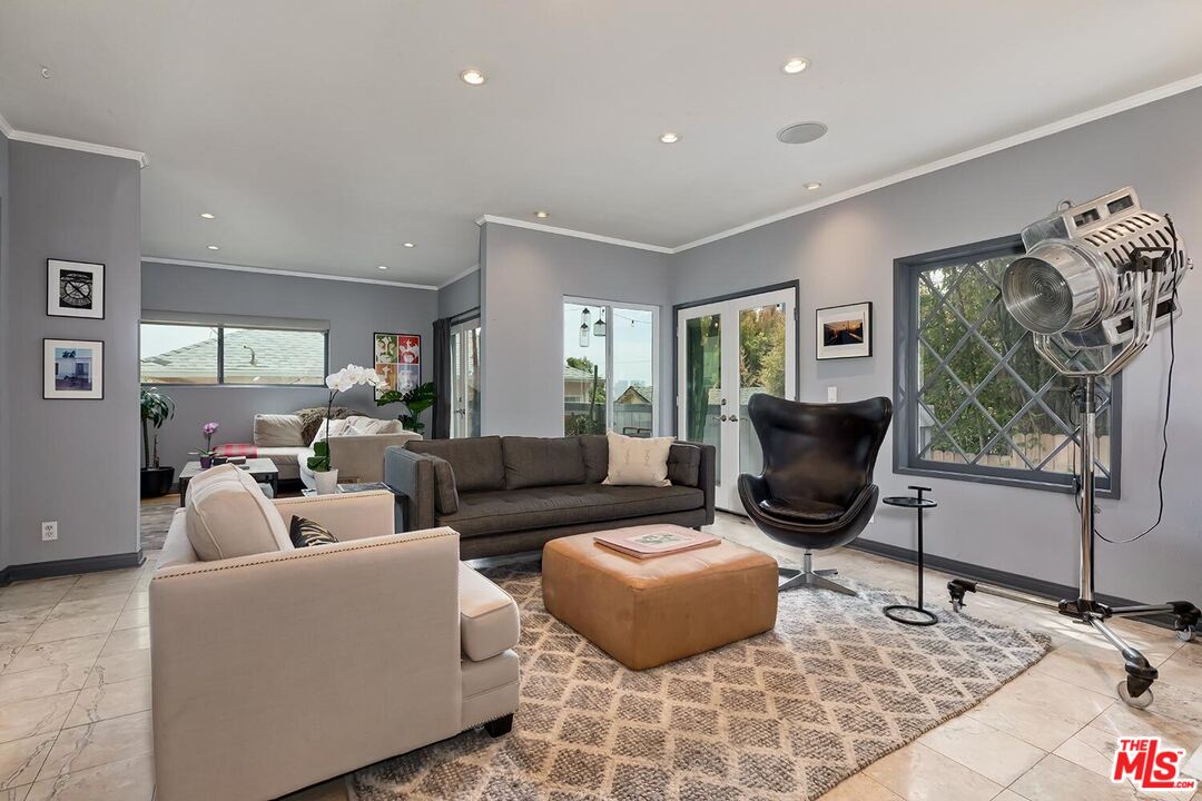 1133 N Clark St Unit: 103