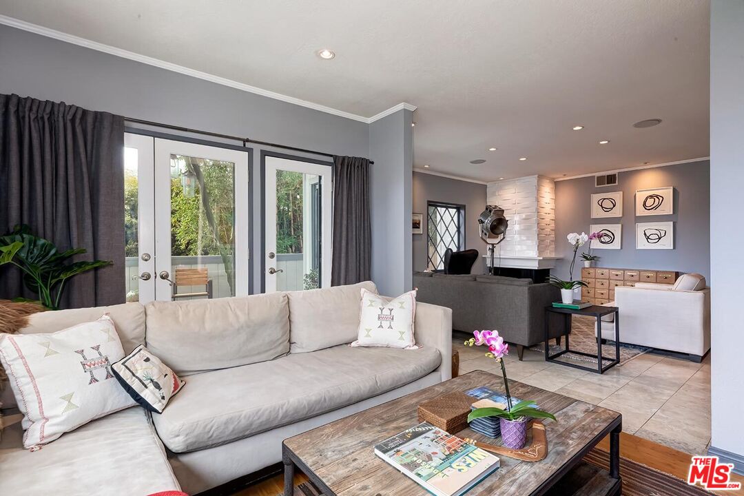 1133 N Clark St Unit: 103
