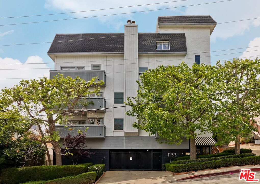 1133 N Clark St Unit: 103