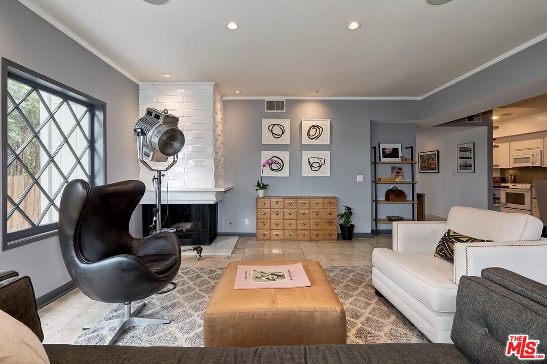 1133 N Clark St Unit: 103