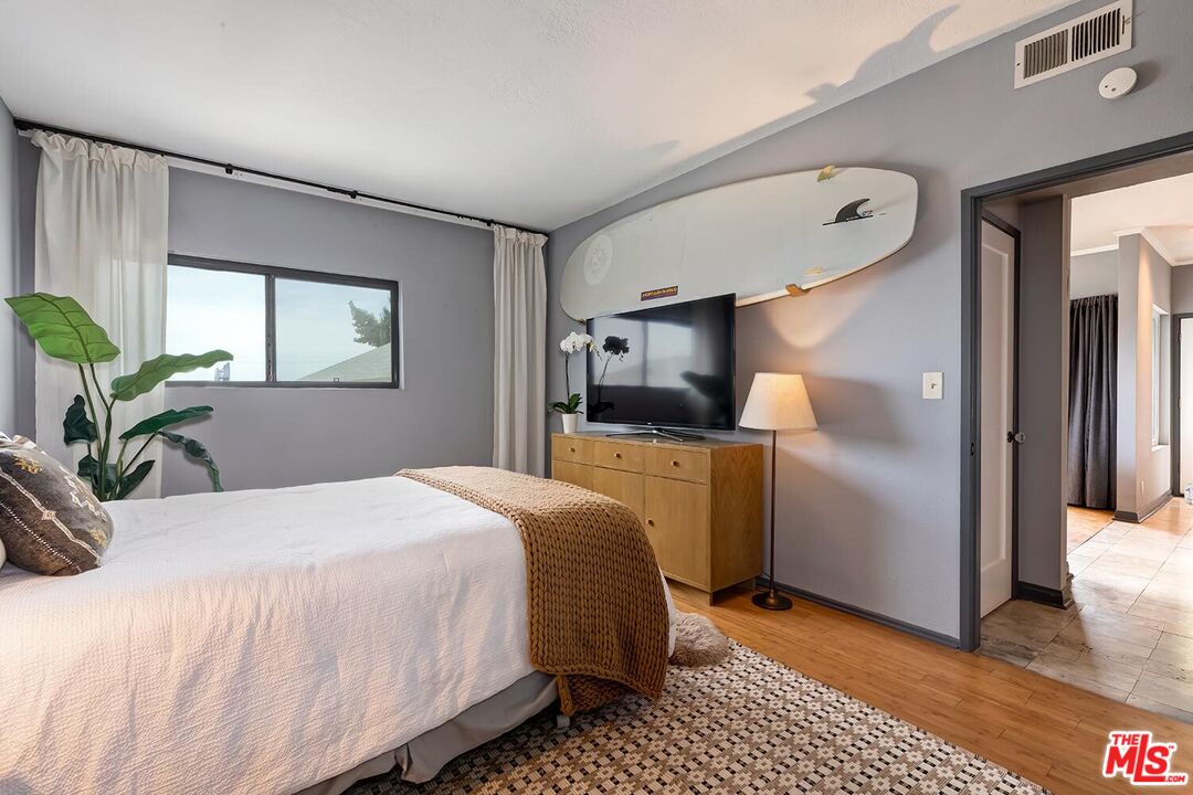 1133 N Clark St Unit: 103