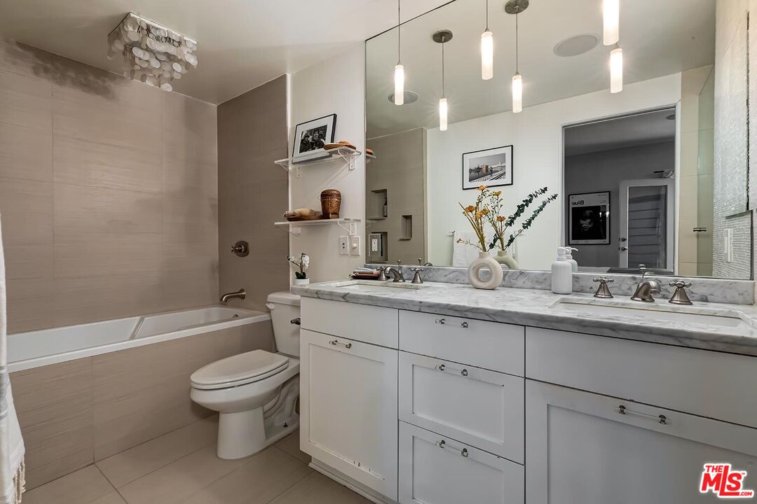 1133 N Clark St Unit: 103