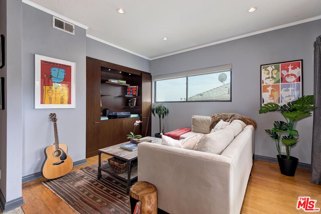 1133 N Clark St Unit: 103
