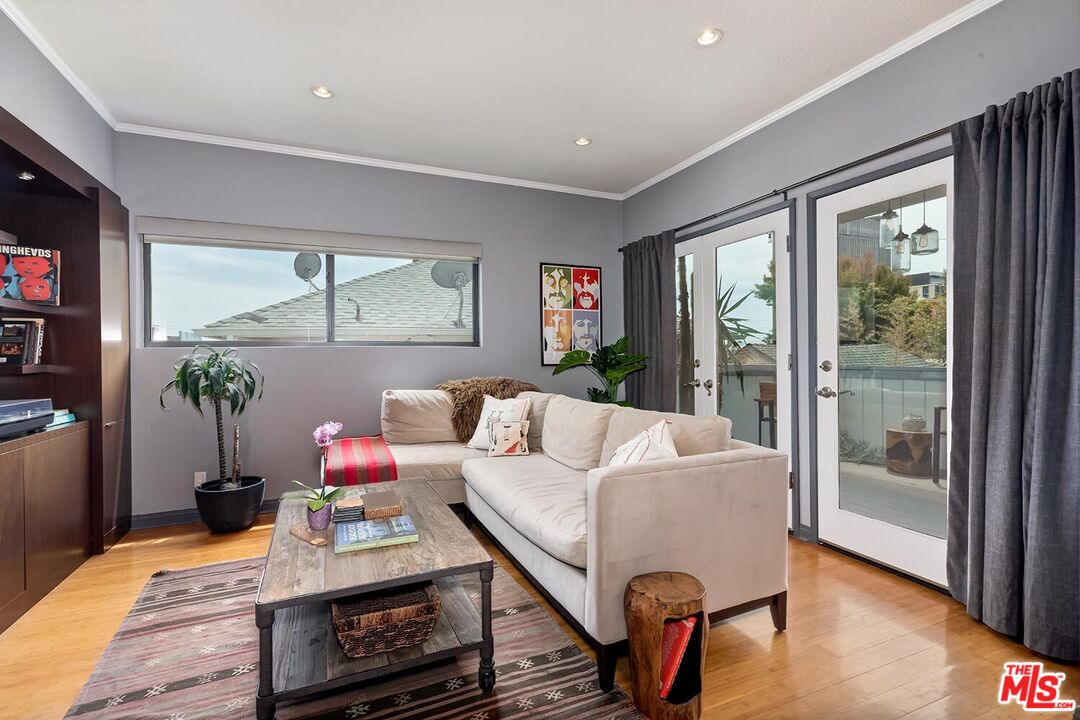 1133 N Clark St Unit: 103