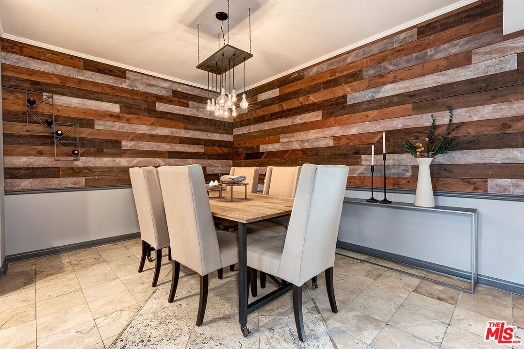 1133 N Clark St Unit: 103